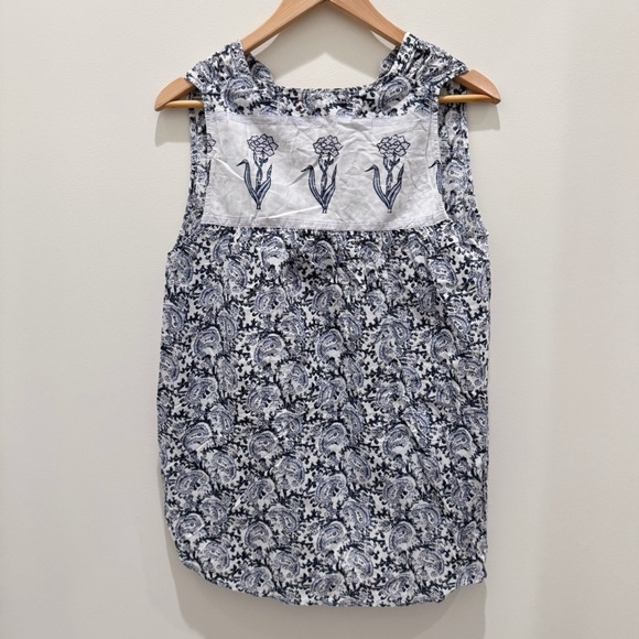 Xirena Isabel Floral Print Vneck Sleeveless Blouse blue white
Size M - Picture 6 of 10